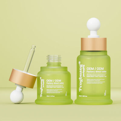 Sıcak damgalama baskılı, şık kozmetik ambalajı ve cilt bakım ürünü çekiciliği sunan esans yağı serum şişesi