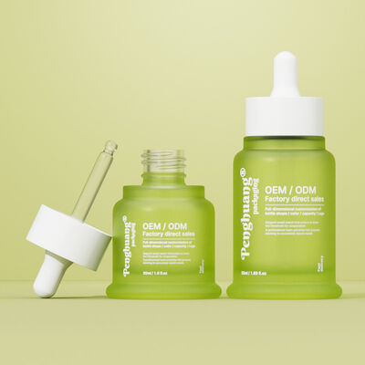 Sıcak damgalama baskılı, şık kozmetik ambalajı ve cilt bakım ürünü çekiciliği sunan esans yağı serum şişesi