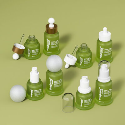 Sıcak damgalama baskılı, şık kozmetik ambalajı ve cilt bakım ürünü çekiciliği sunan esans yağı serum şişesi