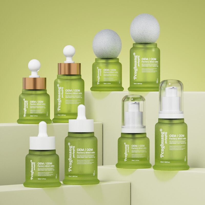 Sıcak damgalama baskılı, şık kozmetik ambalajı ve cilt bakım ürünü çekiciliği sunan esans yağı serum şişesi